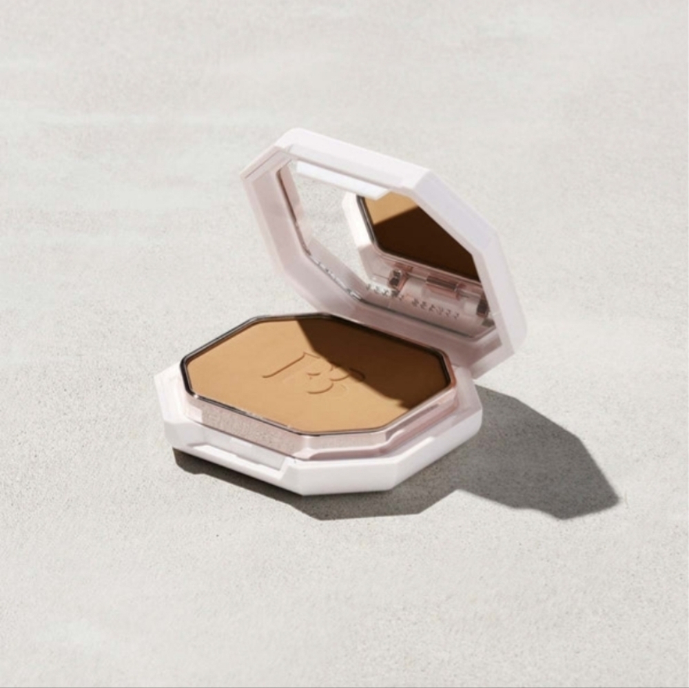 Fenty Beauty Pro Filt'r Soft Matte Powder Foundation #130
